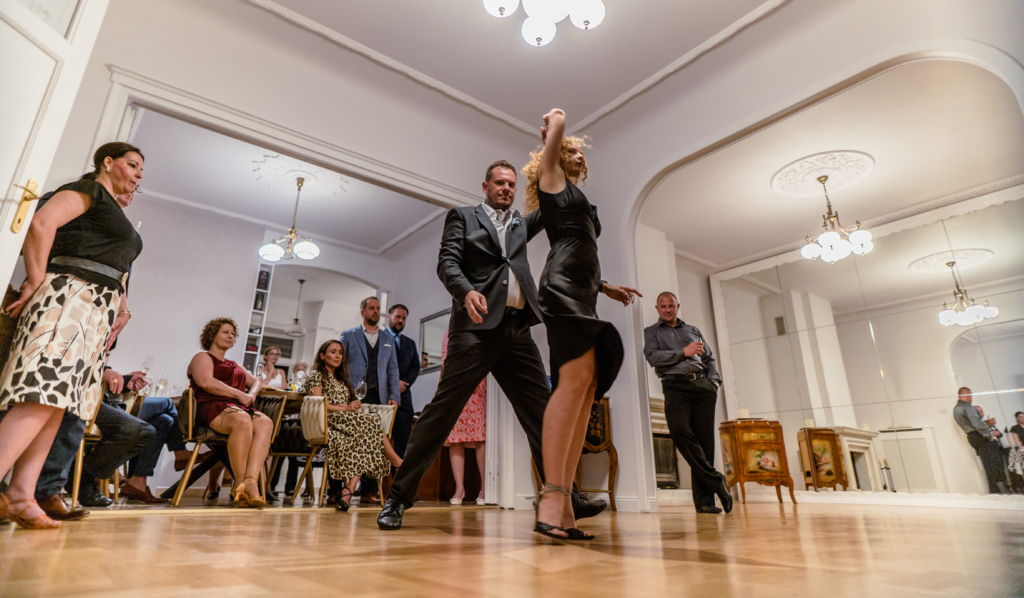 Igényes társaság a táncban is