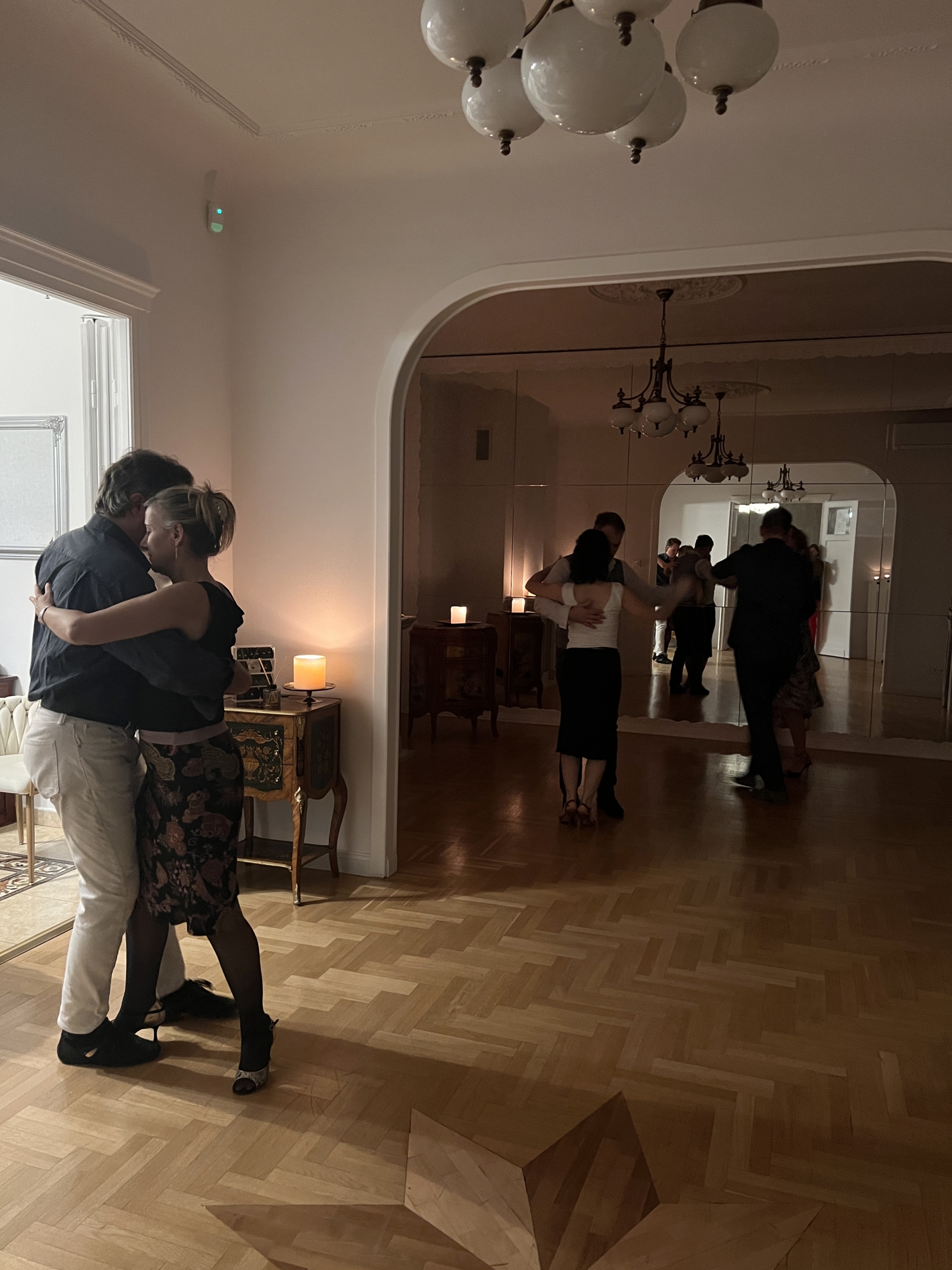 Tangó táncest, milonga