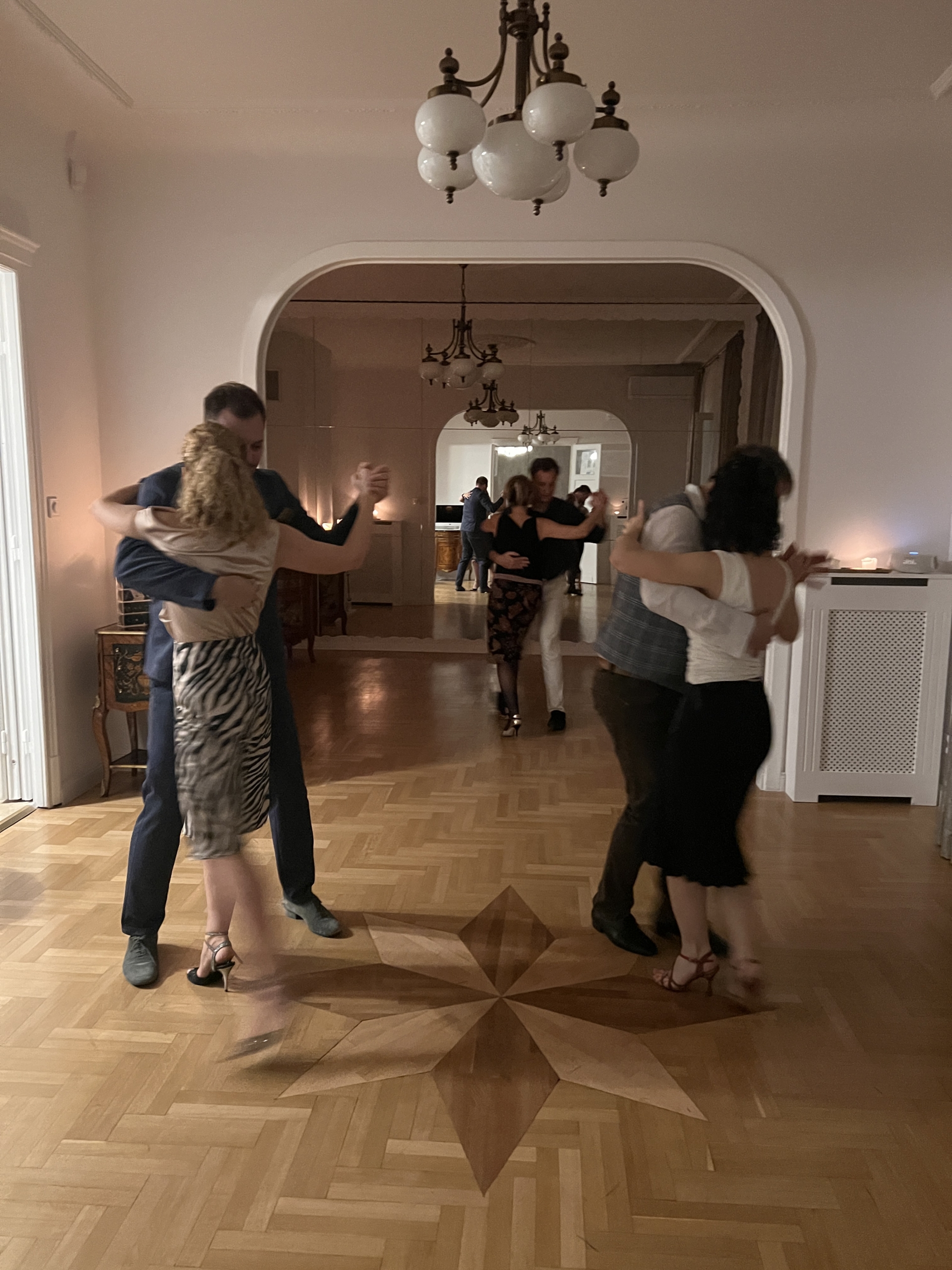 Tangó táncest - milonga hangulat